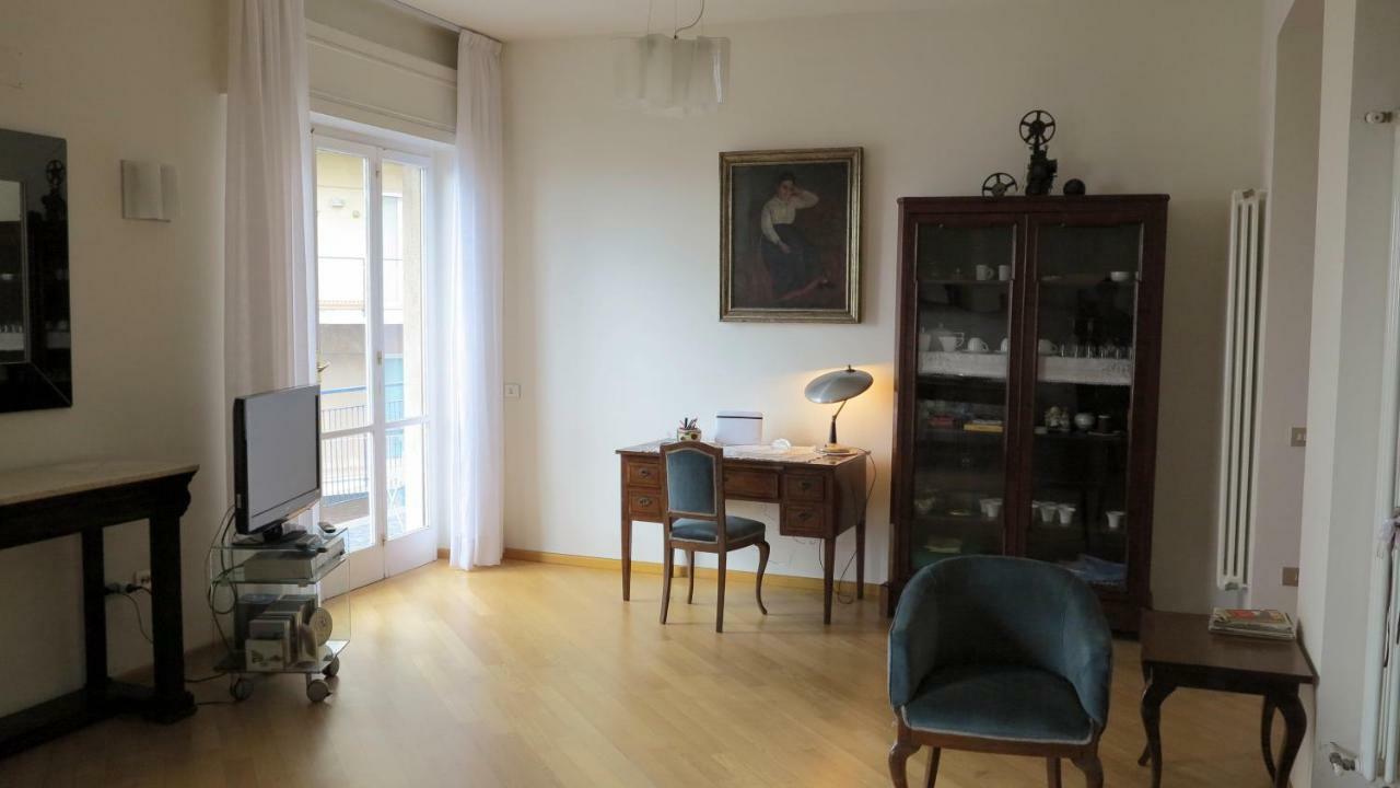 Spacious Panoramic Apartment - Half Way Center-Vomero District Napoli Dış mekan fotoğraf